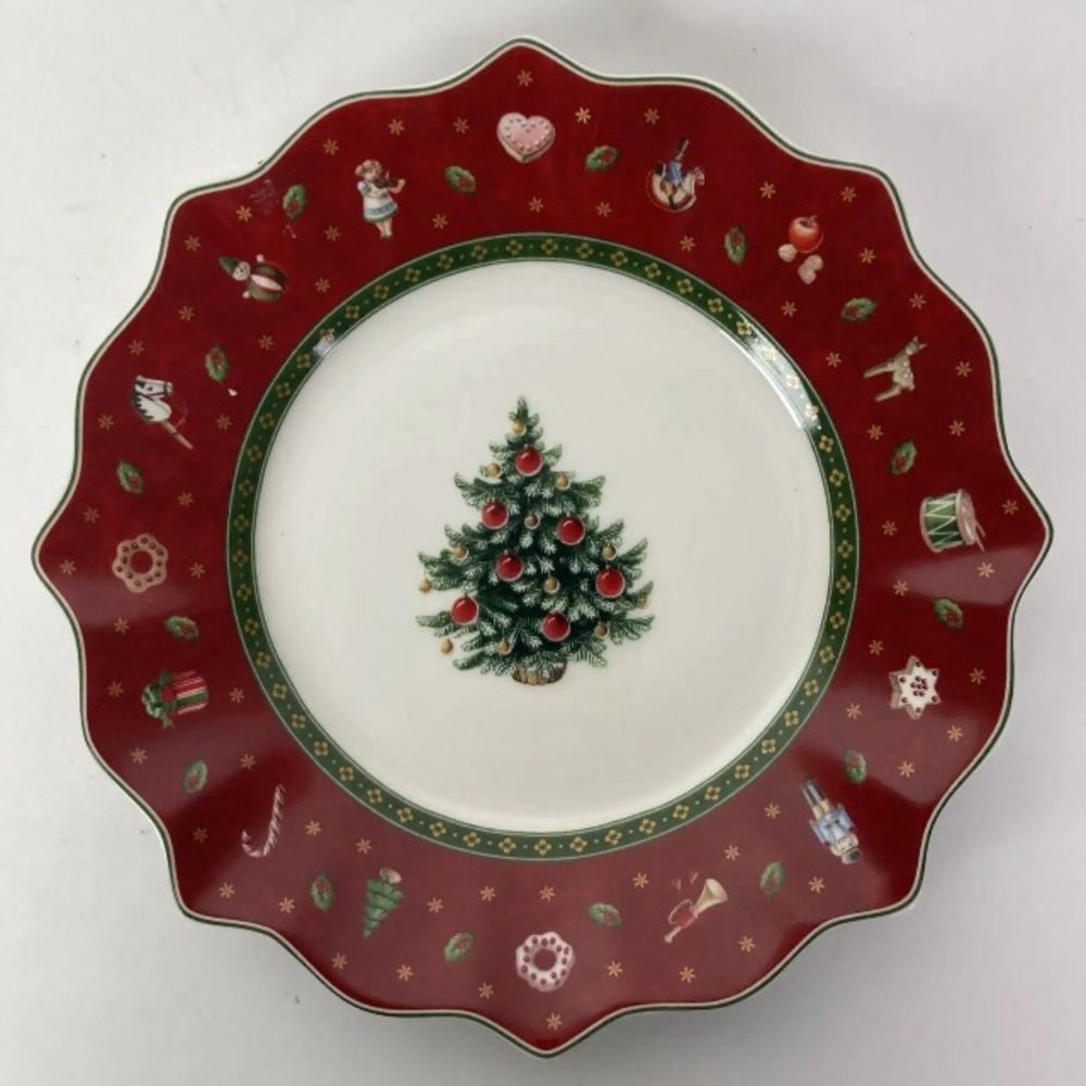 Villeroy & Boch Toy's Delight Red Salad Plate 9.5 in Holiday Christmas Tree